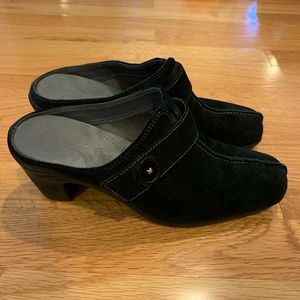 Aerosoles Black Suede Clogs
